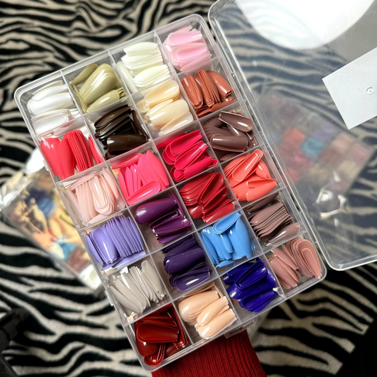 576 PCS Reusable Artificial Nails - 24 Colors with Storage Box