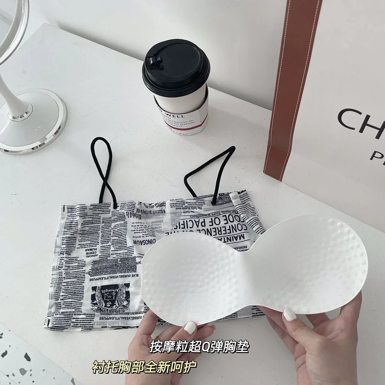 Trendy Newspaper Print Seamless Ice Silk Back Wrap Bra with Padded Comfort