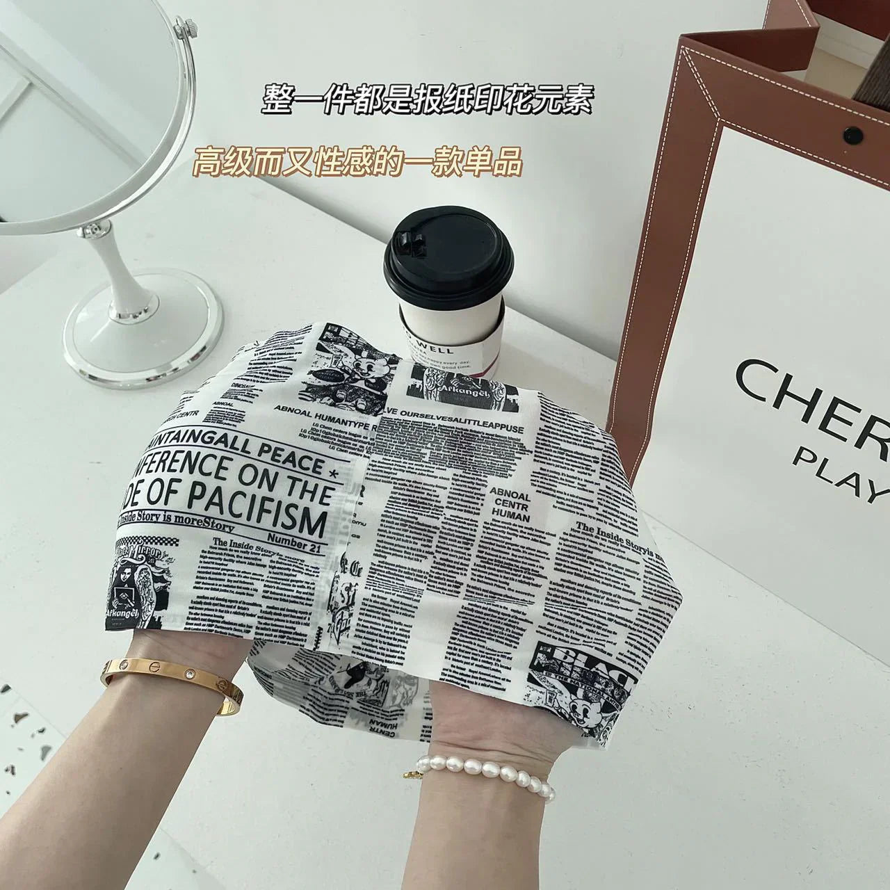 Trendy Newspaper Print Seamless Ice Silk Back Wrap Bra with Padded Comfort