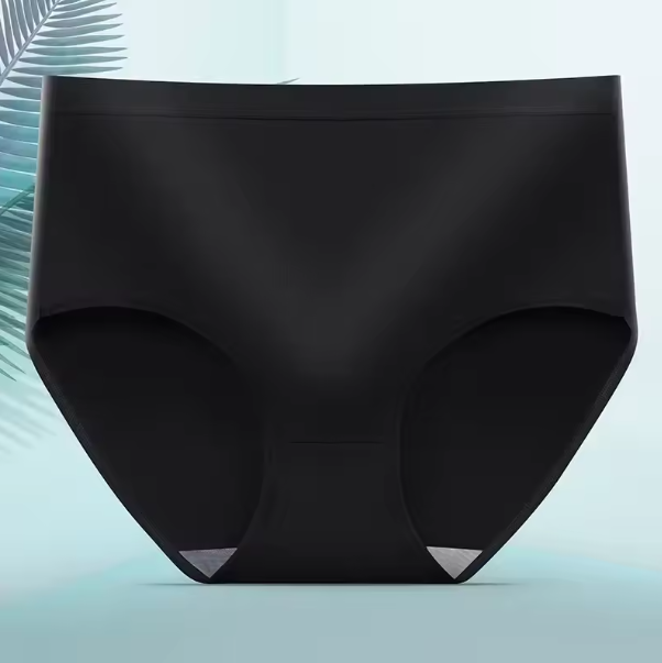 Comfortable Seamless Plus Size Women’s Panties – Mid Waist Hip Lifting Briefs for Everyday Wear