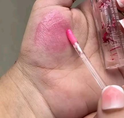 Flower Petals Moisturising Lipgloss